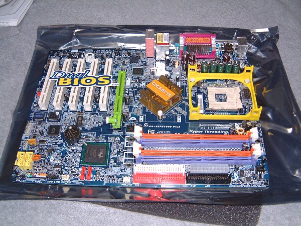 [写真：マザーボード]