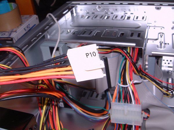 [写真：P10電源？]
